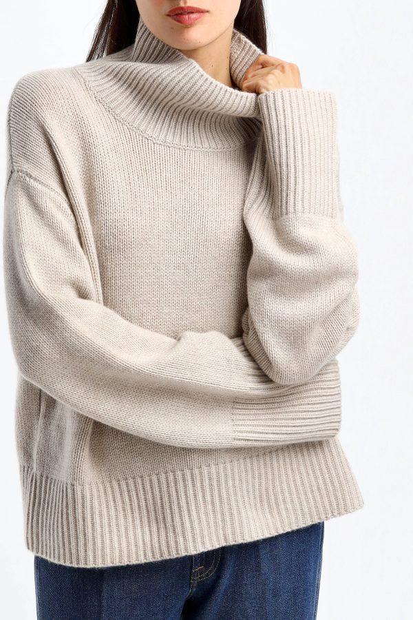 Sweater   in sand